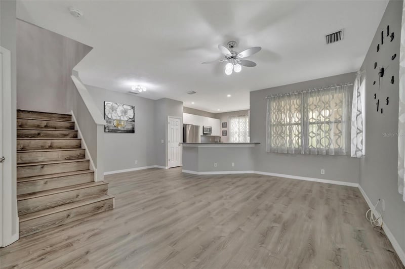 547 Black Lion Dr, St Petersburg, FL 33716