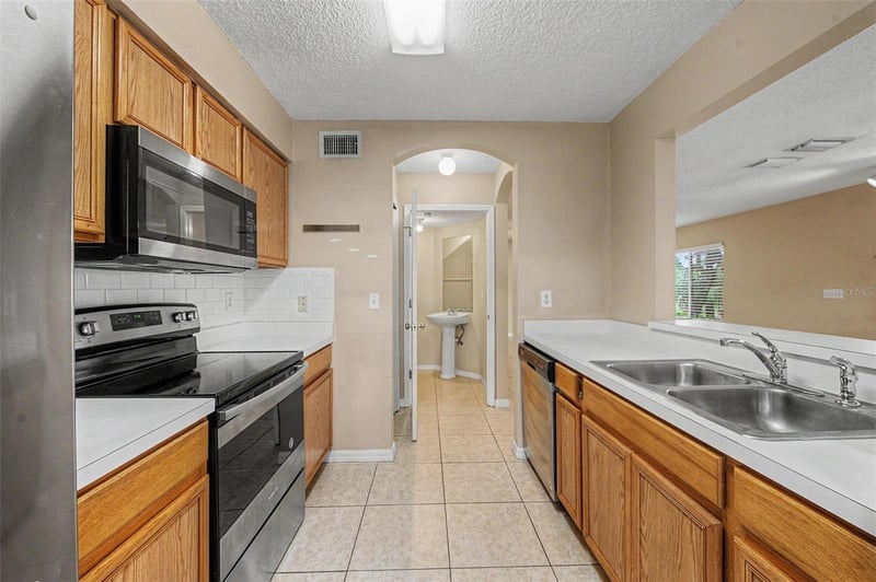 7434 Bank Dr, Tampa, FL 33617
