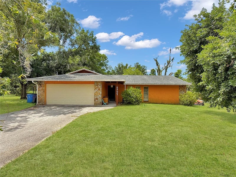 6904 Williams Rd, Seffner, FL 33584