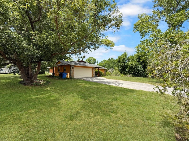 6904 Williams Rd, Seffner, FL 33584