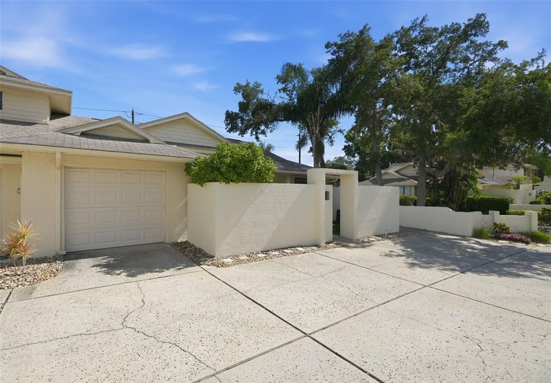 124 Colony South Dr, Tarpon Springs, FL 34689