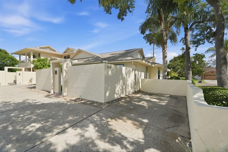124 Colony South Dr, Tarpon Springs, FL 34689
