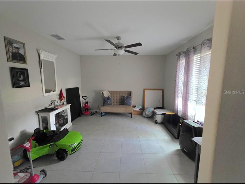 1561 Flower Dust Dr, Ruskin, FL 33570
