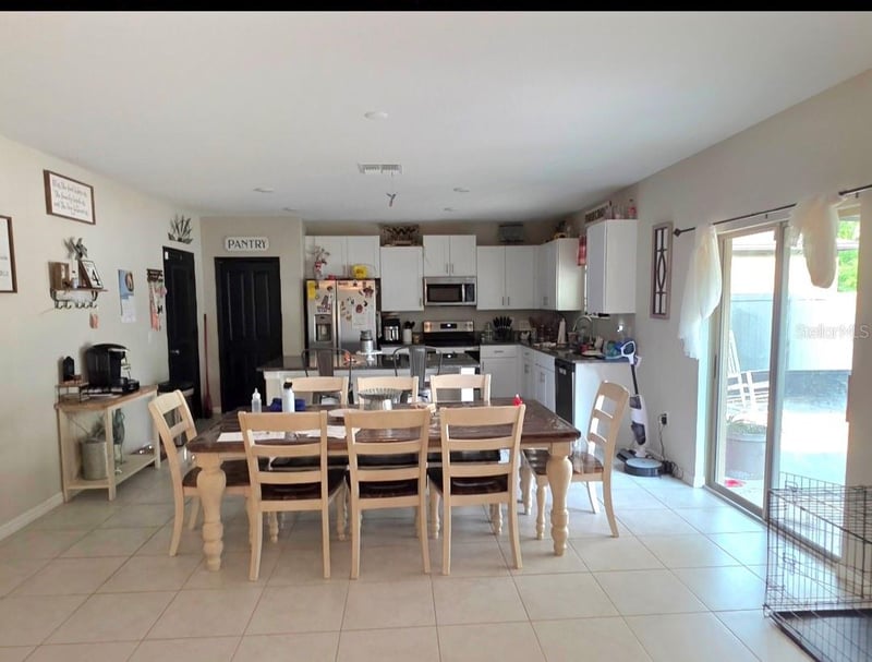 1561 Flower Dust Dr, Ruskin, FL 33570