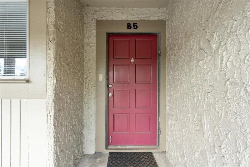 6332 Newtown Cir #32B5, Tampa, FL 33615