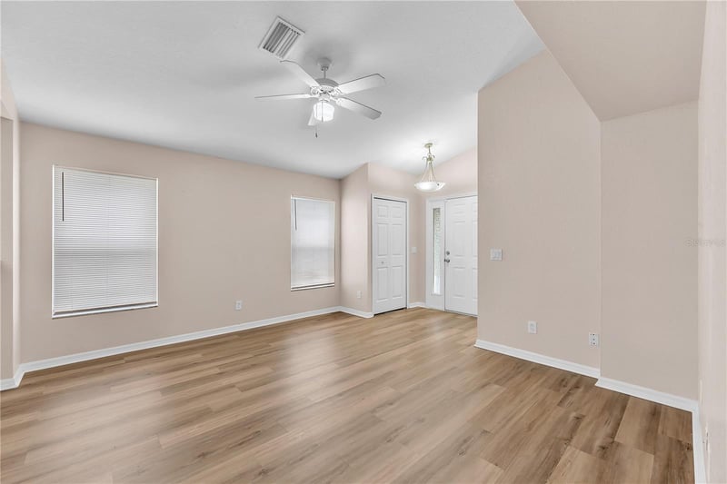 11920 Whisper Creek Dr, Riverview, FL 33569