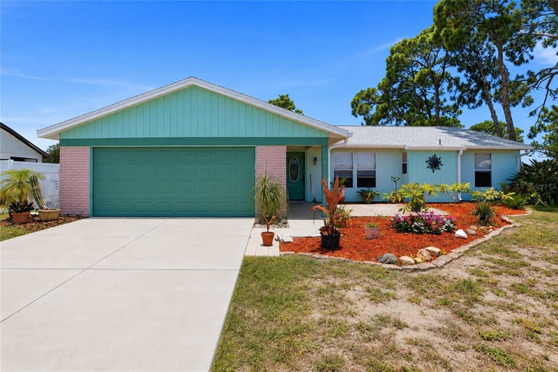 6807 36th Ave Dr W, Bradenton, FL 34209
