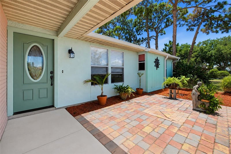 6807 36th Ave Dr W, Bradenton, FL 34209