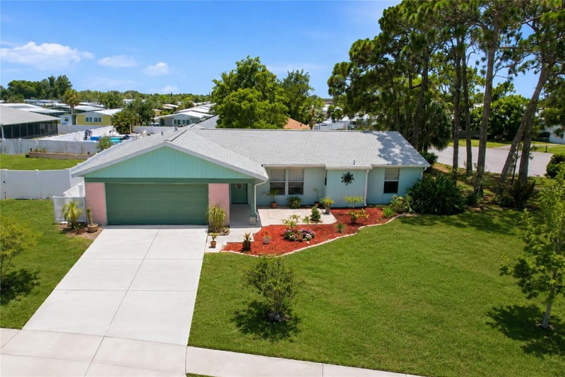 6807 36th Ave Dr W, Bradenton, FL 34209