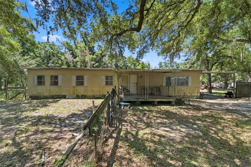 17214 Chinaberry Rd, Lutz, FL 33558