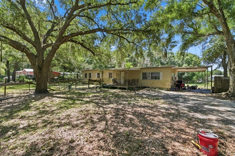 17214 Chinaberry Rd, Lutz, FL 33558