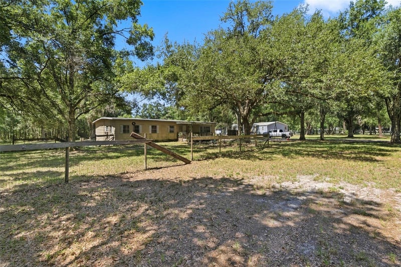 17214 Chinaberry Rd, Lutz, FL 33558