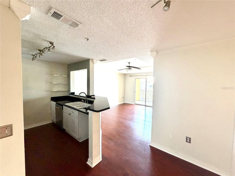 18001 Richmond Place Dr #533, Tampa, FL 33647