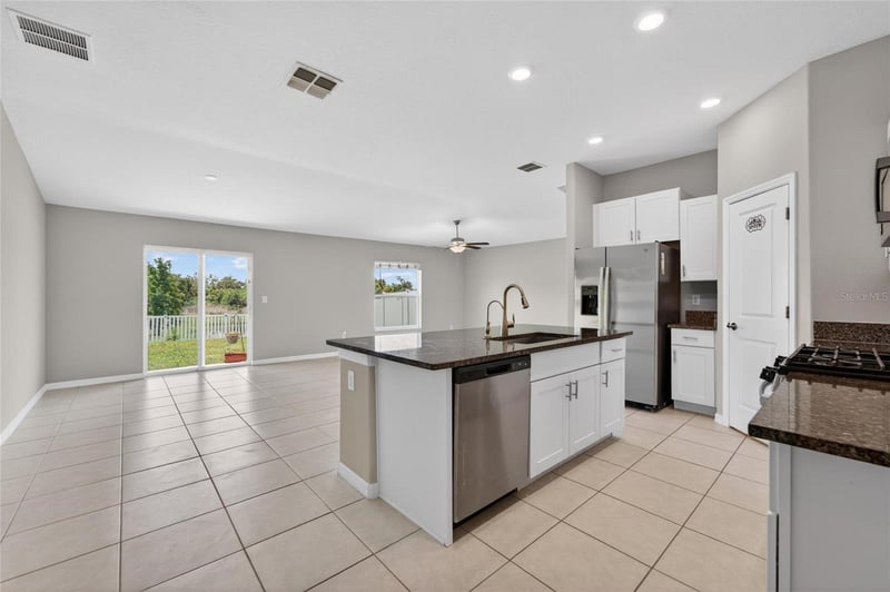 10281 Shady Preserve Dr, Riverview, FL 33578