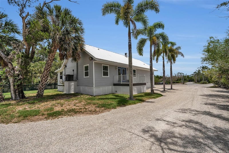 1057 Bayshore Dr, Terra Ceia, FL 34250
