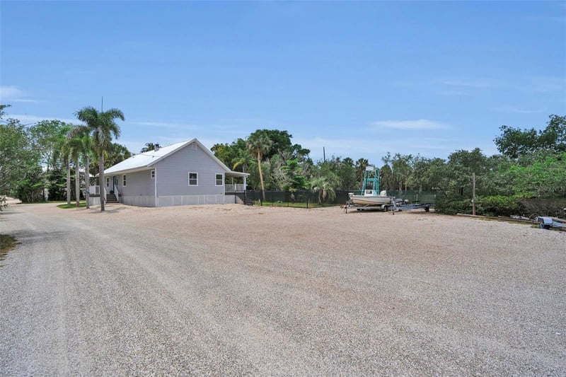 1057 Bayshore Dr, Terra Ceia, FL 34250