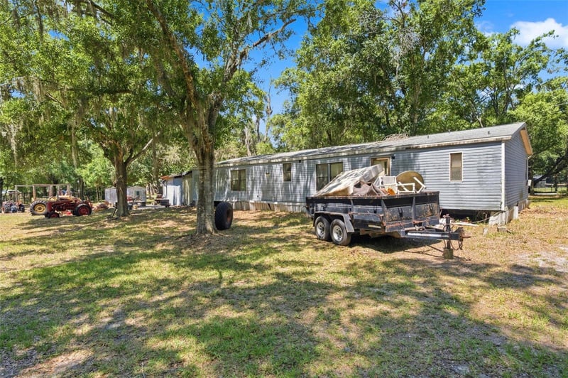 1136 Wildwood Ln, Lutz, FL 33558