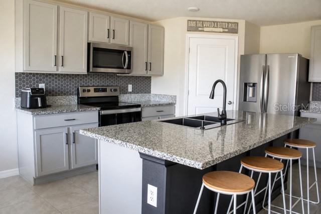 4208 Dovetail Ln, Palmetto, FL 34221