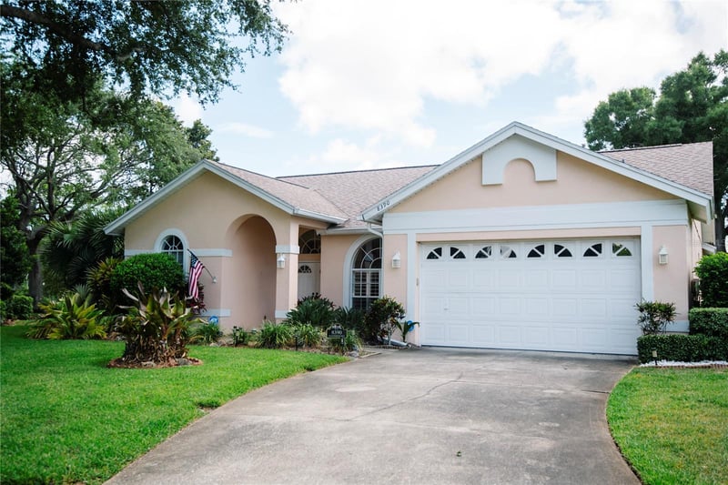 8390 Meadow Brook Dr, Seminole, FL 33777