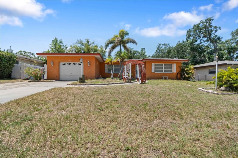 927 Parkwood Dr, Dunedin, FL 34698