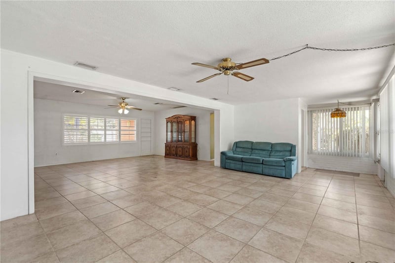 927 Parkwood Dr, Dunedin, FL 34698