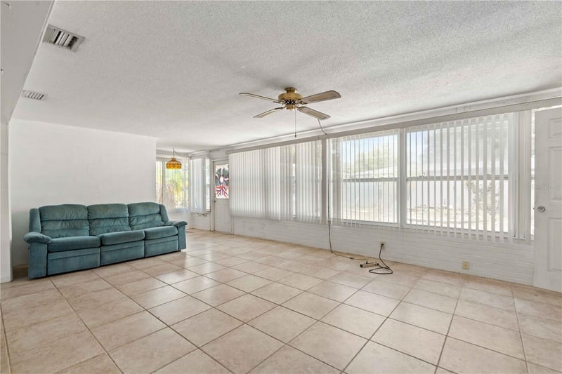 927 Parkwood Dr, Dunedin, FL 34698