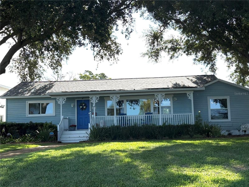 110 Sunset Dr, St Petersburg, FL 33707