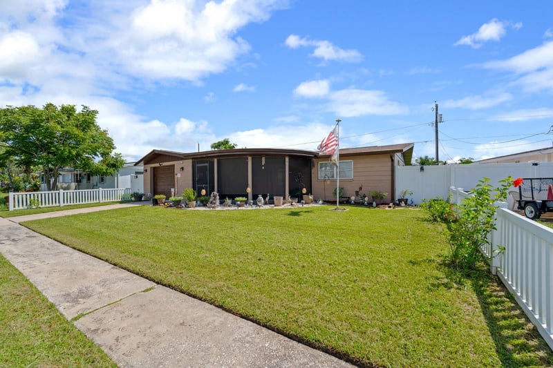 2152 Arcadia Rd, Holiday, FL 34690