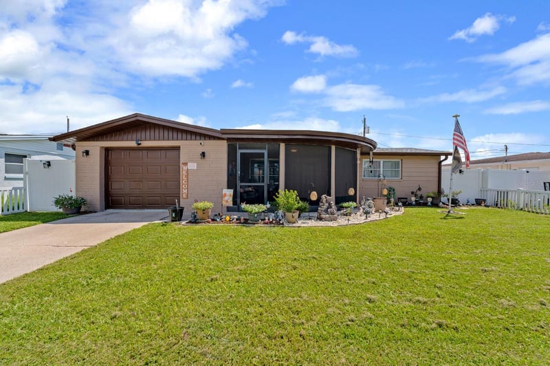 2152 Arcadia Rd, Holiday, FL 34690