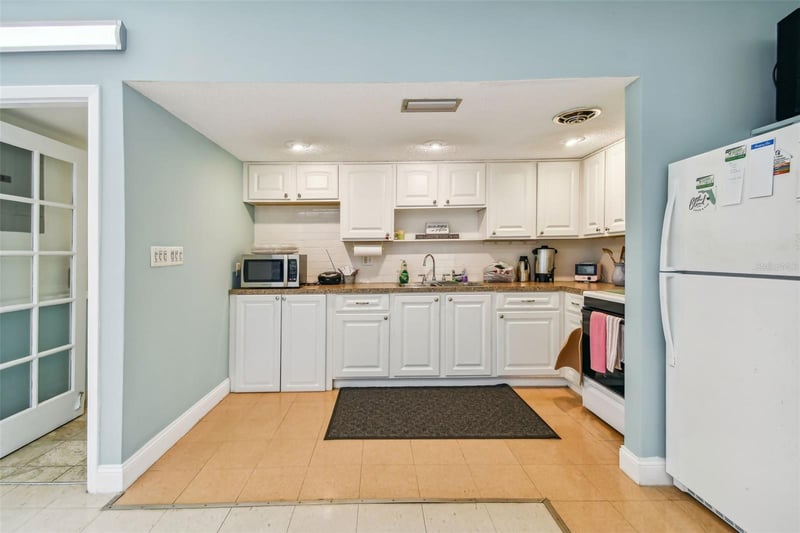 5095 Bay St #114, St Petersburg, FL 33703