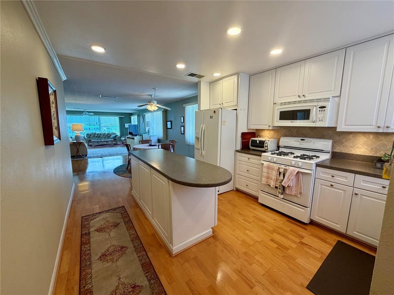 6025 Shore Blvd #415, Gulfport, FL 33707