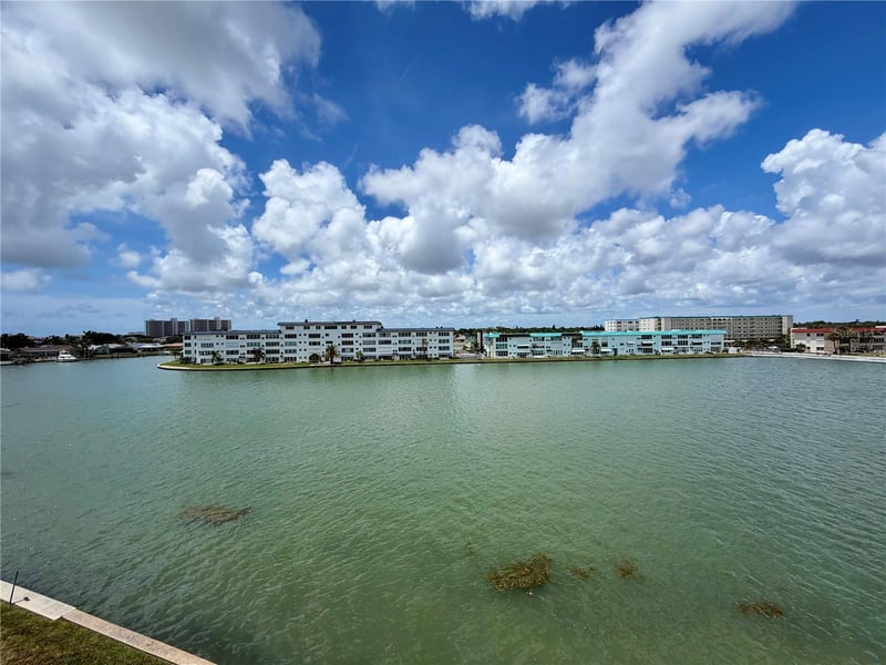 6025 Shore Blvd #415, Gulfport, FL 33707