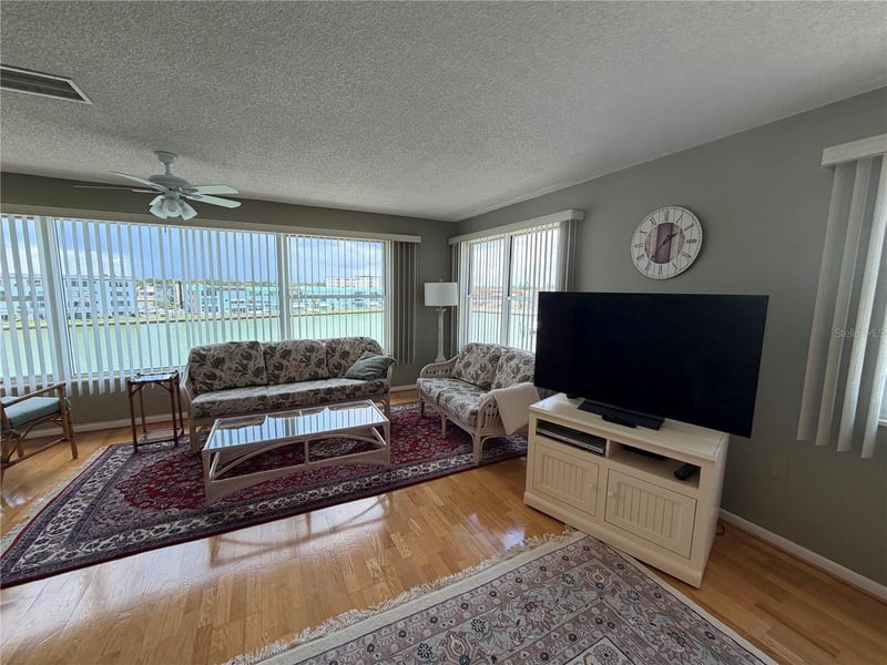 6025 Shore Blvd #415, Gulfport, FL 33707