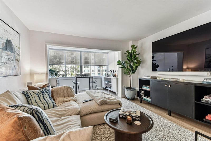 620 Edgewater Dr #204, Dunedin, FL 34698