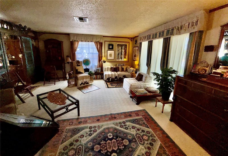 3162 Bordeaux Ln, Clearwater, FL 33759
