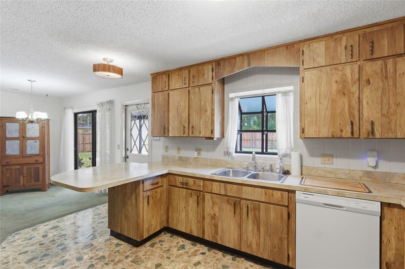 4923 17th St, Zephyrhills, FL 33542