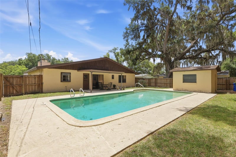 4923 17th St, Zephyrhills, FL 33542