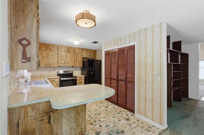 4923 17th St, Zephyrhills, FL 33542