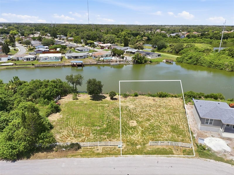 1504 Jackson Dr, Holiday, FL 34691
