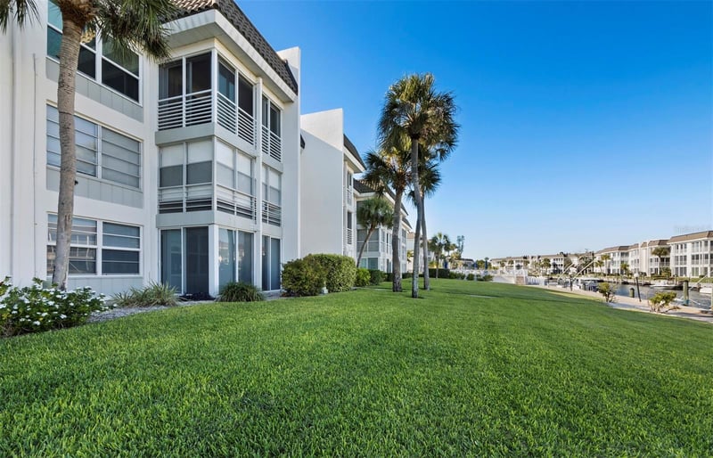 4350 Chatham Dr #105, Longboat Key, FL 34228