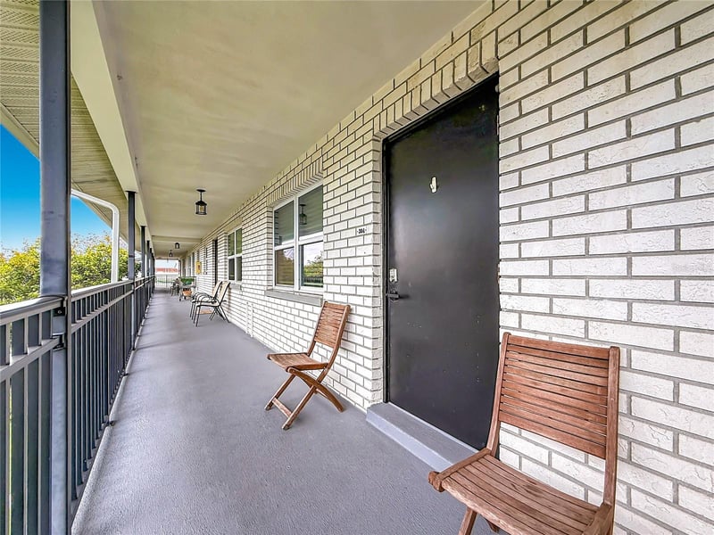 4050 4th St #304, St Petersburg, FL 33703