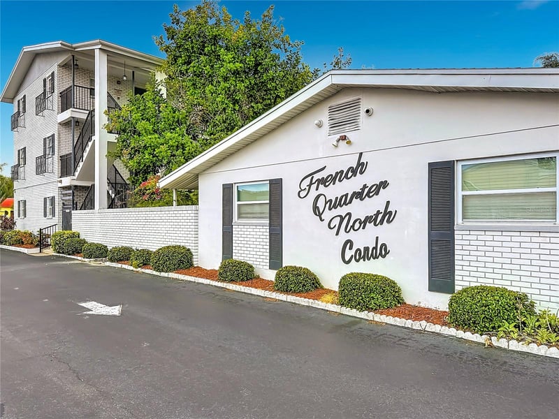 4050 4th St #304, St Petersburg, FL 33703