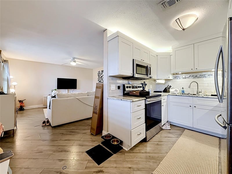 4050 4th St #304, St Petersburg, FL 33703
