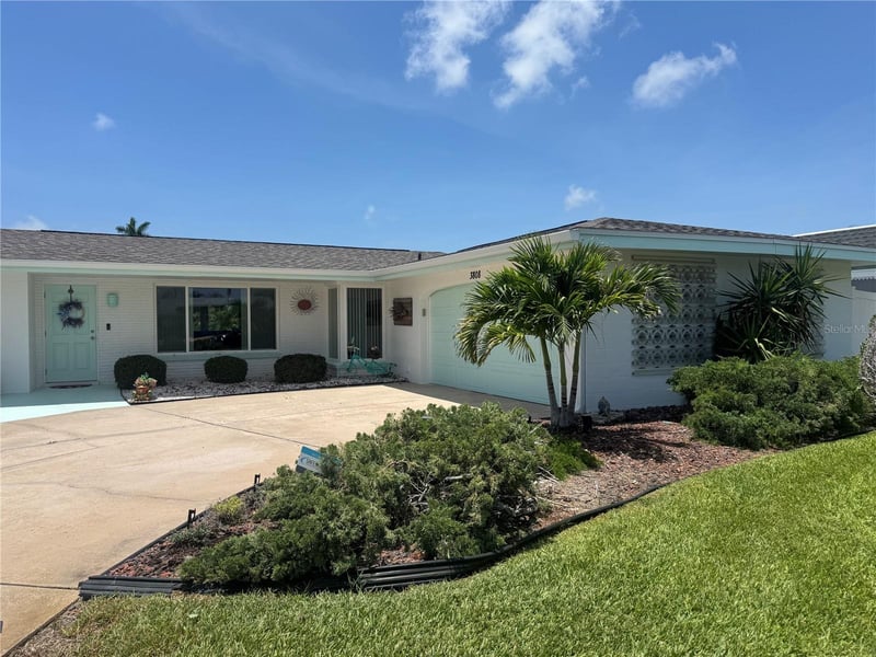 3808 100th St, Bradenton, FL 34210