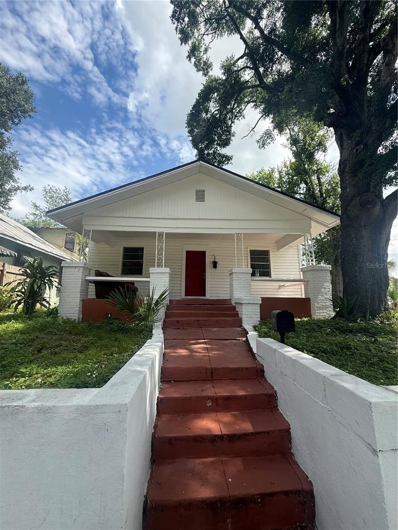 2712 Columbus Dr, Tampa, FL 33605