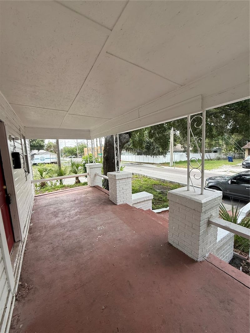 2712 Columbus Dr, Tampa, FL 33605