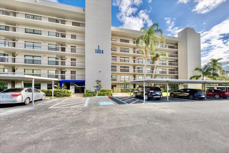 1324 Pasadena Ave #204, South Pasadena, FL 33707