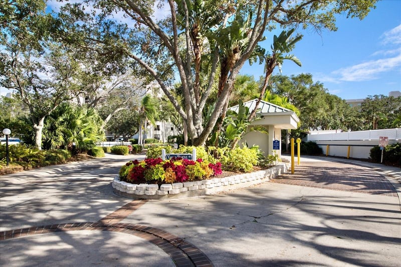 1324 Pasadena Ave #204, South Pasadena, FL 33707