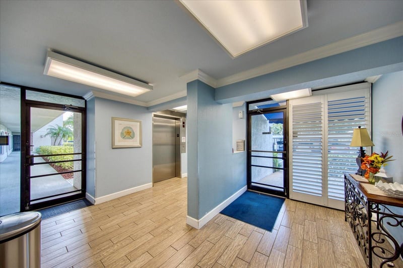 1324 Pasadena Ave #204, South Pasadena, FL 33707