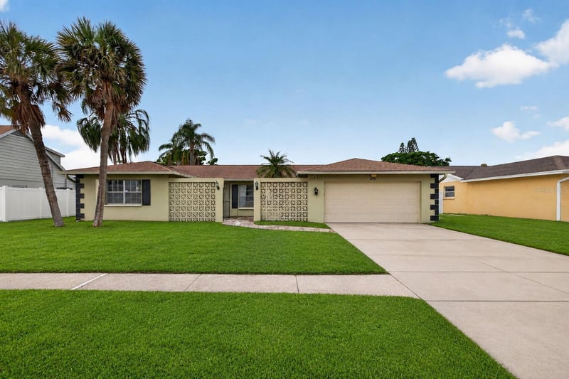 4724 Soapstone Dr, Tampa, FL 33615